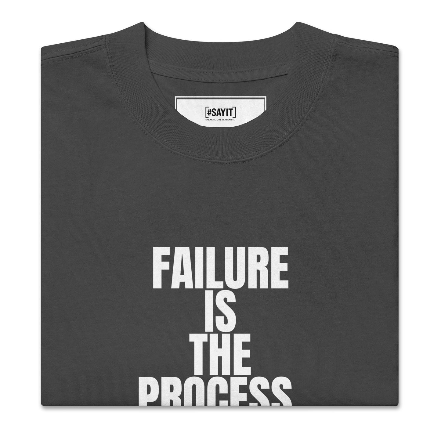 T-shirt oversize délavé unisexe en coton cardé avec coupe ample et épaules tombantes, design #SAYIT, style vintage et streetwear affirmé