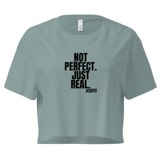 Crop top femme en coton #SAYIT, coupe courte décontractée, slogan inspirant, mode estivale streetwear pour femmes confiantes.