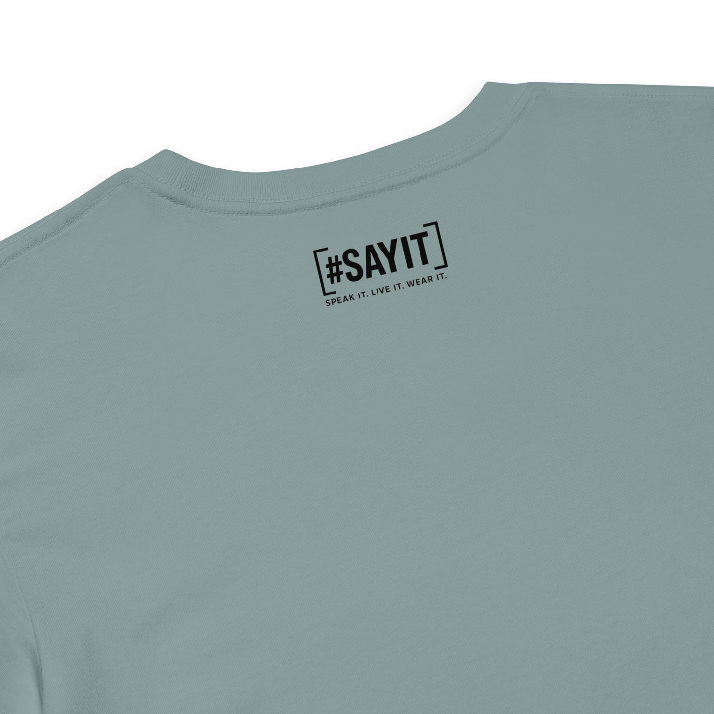 Crop top femme en coton #SAYIT, coupe courte décontractée, slogan inspirant, mode estivale streetwear pour femmes confiantes.