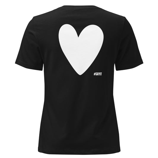 T-shirt femme coupe décontractée en coton doux, avec un petit cœur discret imprimé au centre du dos.
